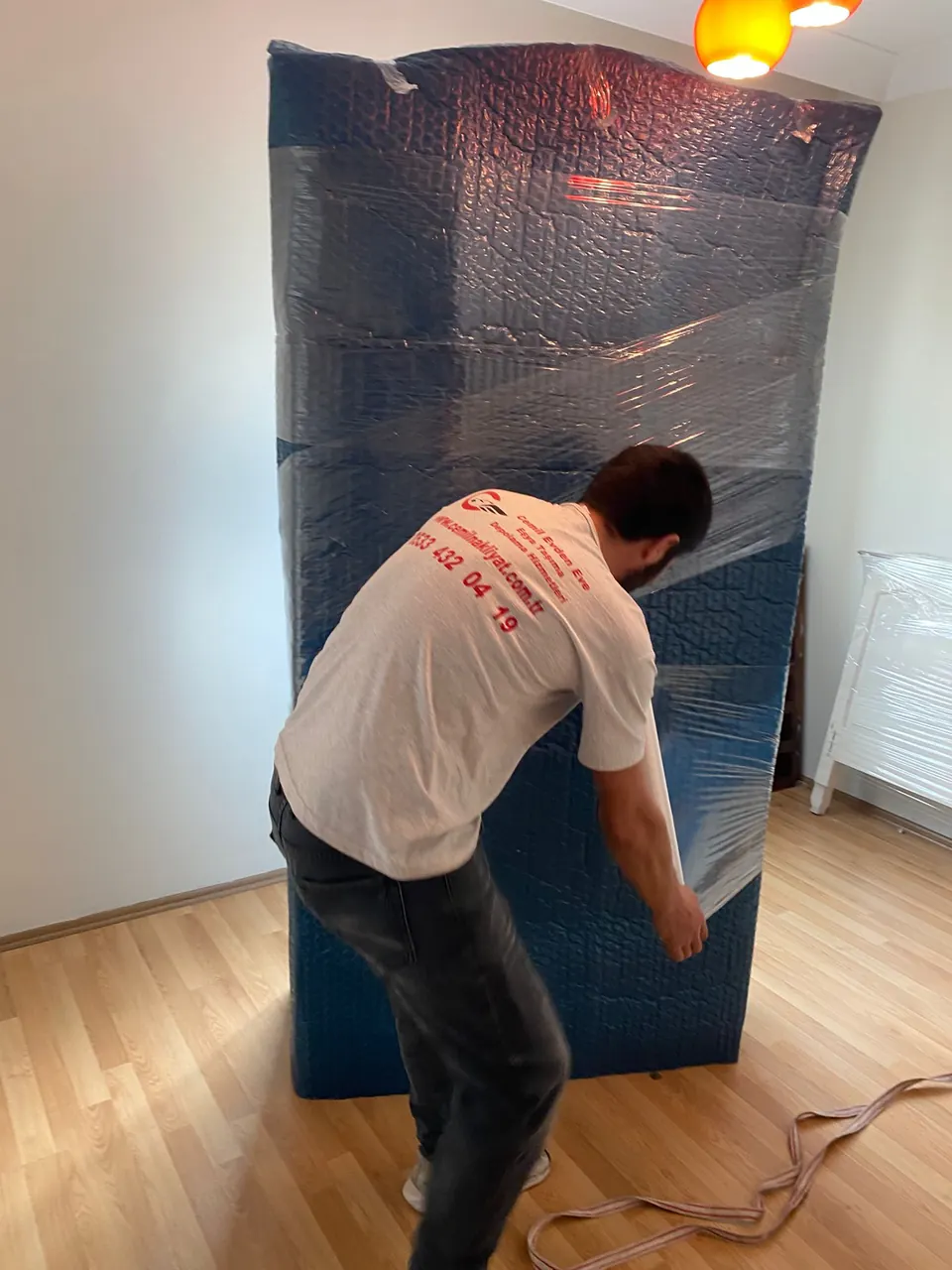 Mobilya paketleme ve koruma çalışması