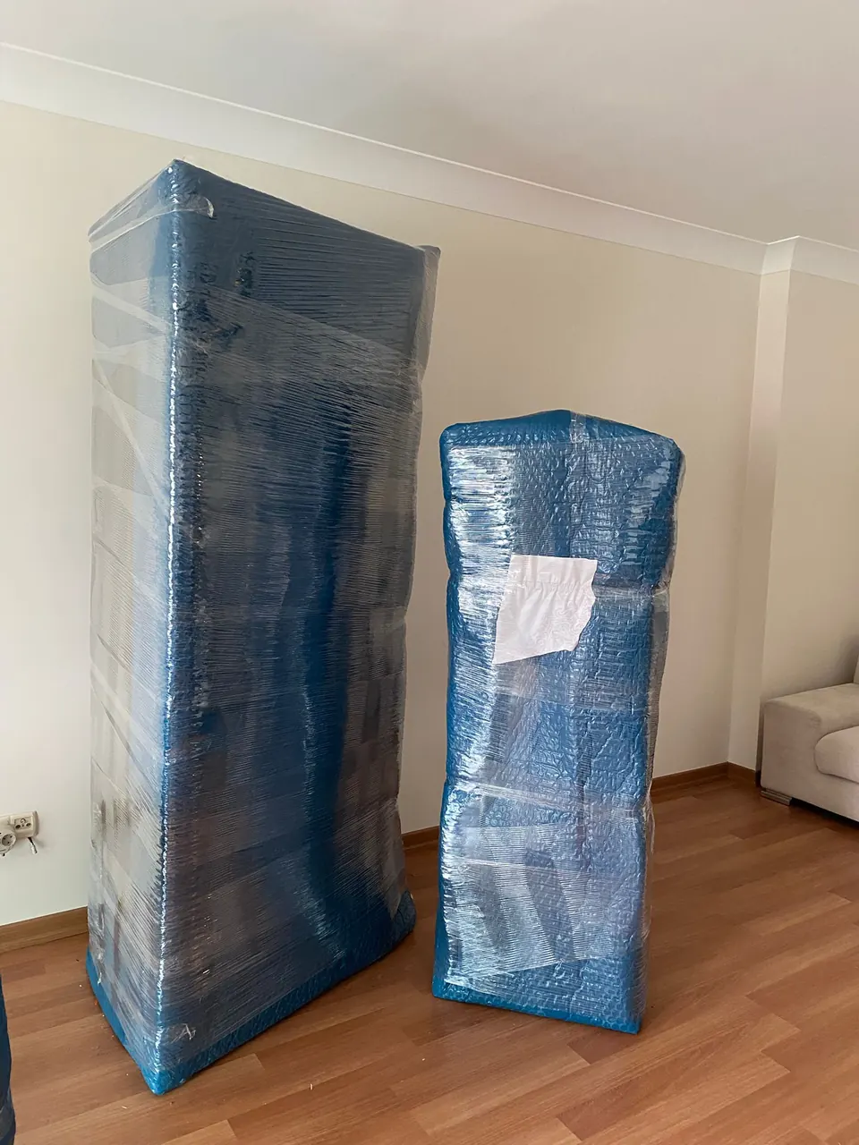 Paketlenmiş dolap ve mobilya koruma çalışması