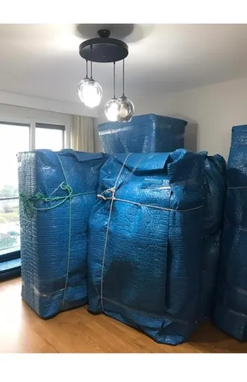 Mavi ambalajlı büyük ev eşyaları